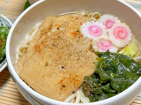 ジンジャラーさんが作る甘辛お揚げできつねうどん